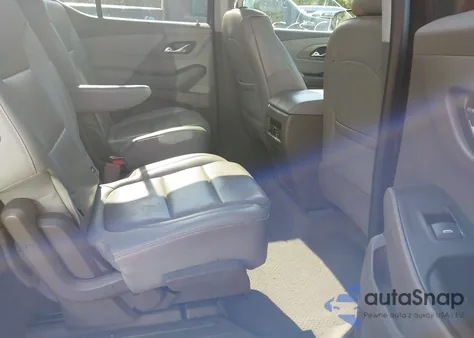 2019 Chevrolet Traverse Premier z USA, uszkodzony, nr VIN 1GNEVKKW2KJ125106